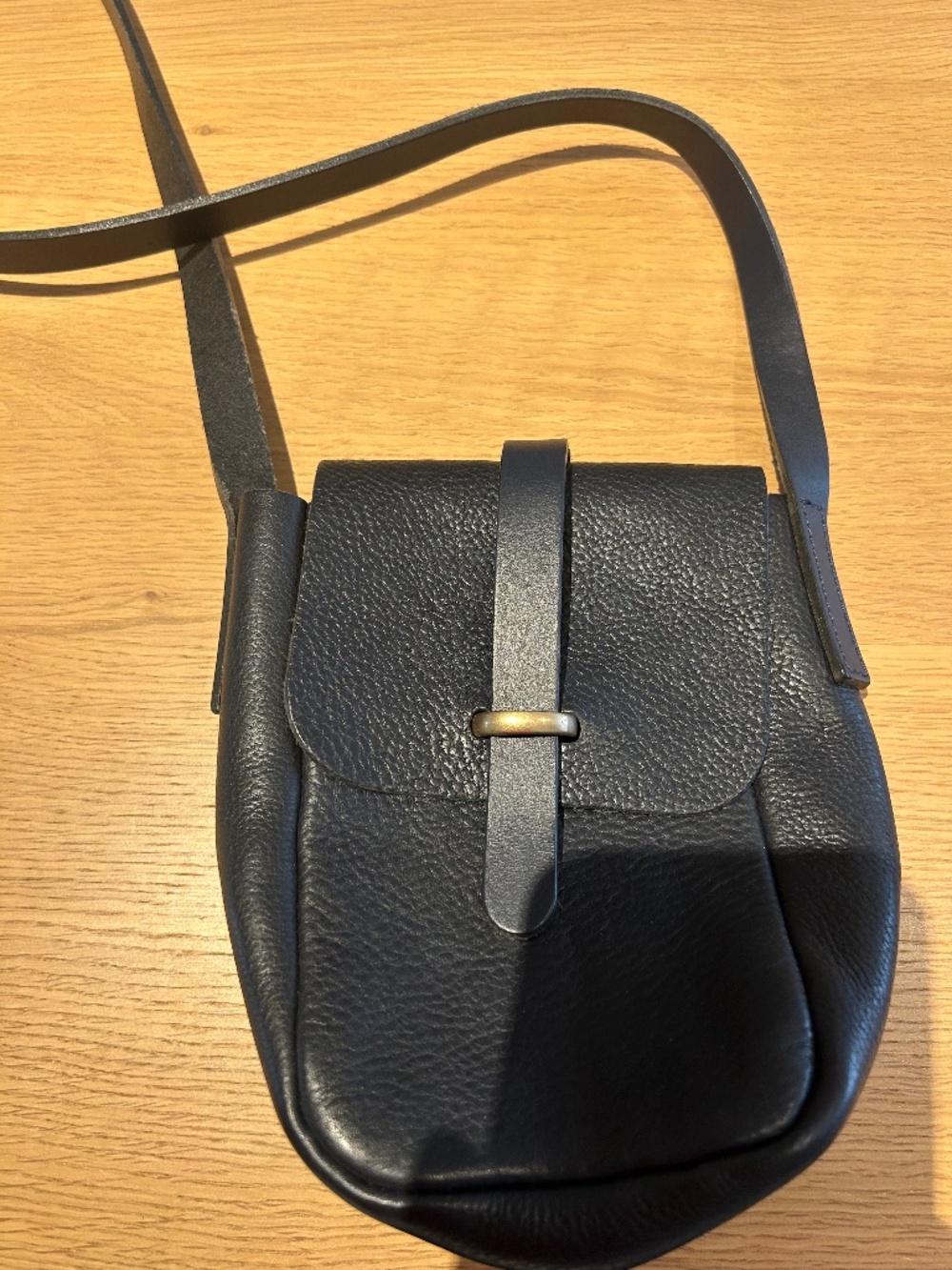 Mimi Berry Lark Crossbody leather bag Navy